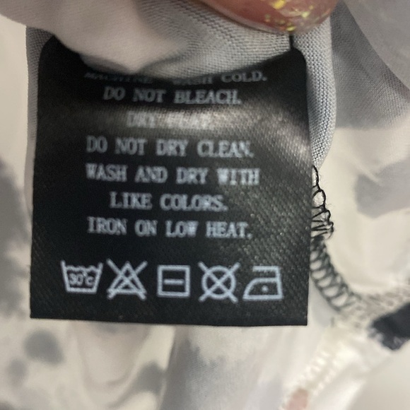 NWT LoveU Dear Animal Print Toe Shoulder Summer Blouse Size Medium - Picture 9 of 9